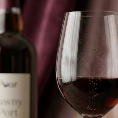 Pour Tawny Port